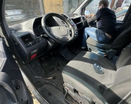 Серый Мерседес Вито, объемом двигателя 2.2 л и пробегом 400 тыс. км за 4000 $, фото 5 на Automoto.ua