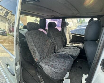 Серый Мерседес Вито, объемом двигателя 2.2 л и пробегом 400 тыс. км за 4000 $, фото 6 на Automoto.ua