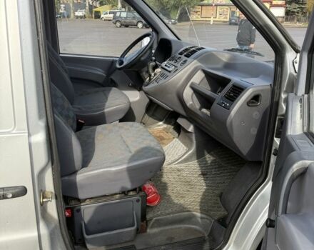 Мерседес Вито 2004 в Славянске на Automoto.ua Серый Мерседес Вито, объемом двигателя 2.2 л и пробегом 181 тыс. км за 3900 $, фото 5 на Automoto.ua