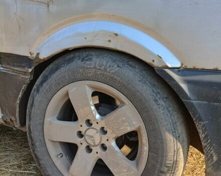 Сірий Мерседес Віто, об'ємом двигуна 2.1 л та пробігом 500 тис. км за 4000 $, фото 5 на Automoto.ua