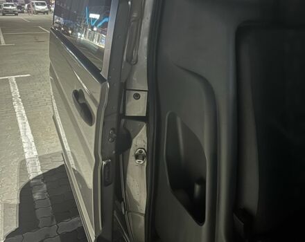 Сірий Мерседес Віто, об'ємом двигуна 2.1 л та пробігом 450 тис. км за 5300 $, фото 2 на Automoto.ua