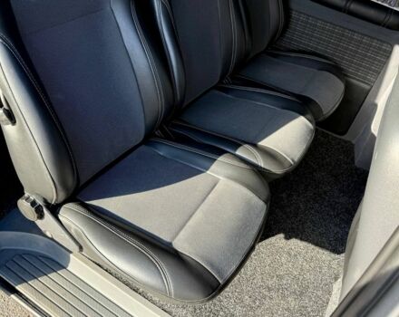 Серый Мерседес Вито, объемом двигателя 2.2 л и пробегом 285 тыс. км за 10900 $, фото 6 на Automoto.ua