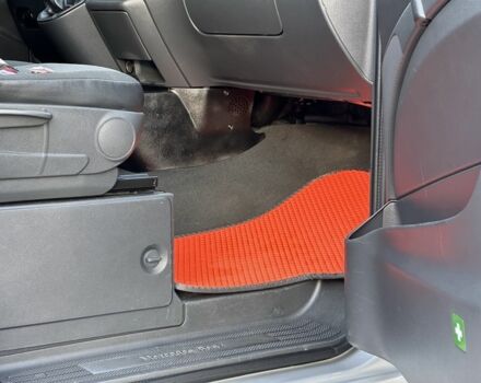 Серый Мерседес Вито, объемом двигателя 2.1 л и пробегом 330 тыс. км за 10300 $, фото 10 на Automoto.ua