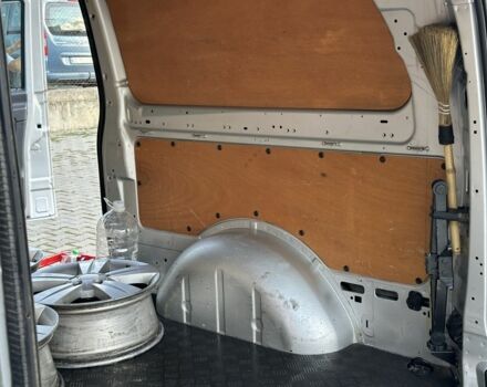 Серый Мерседес Вито, объемом двигателя 2.1 л и пробегом 330 тыс. км за 10300 $, фото 6 на Automoto.ua