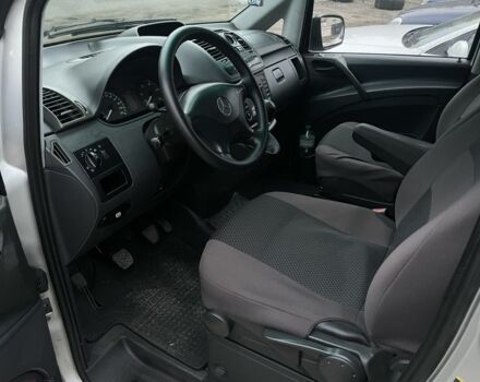 Серый Мерседес Вито, объемом двигателя 2.2 л и пробегом 260 тыс. км за 10000 $, фото 6 на Automoto.ua