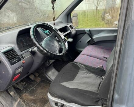 Серый Мерседес Вито, объемом двигателя 2.3 л и пробегом 300 тыс. км за 3000 $, фото 1 на Automoto.ua