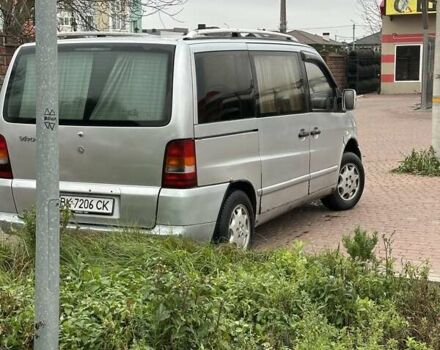 Серый Мерседес Вито, объемом двигателя 2.3 л и пробегом 461 тыс. км за 3750 $, фото 2 на Automoto.ua