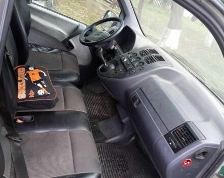 Серый Мерседес Вито, объемом двигателя 2.3 л и пробегом 400 тыс. км за 1650 $, фото 3 на Automoto.ua