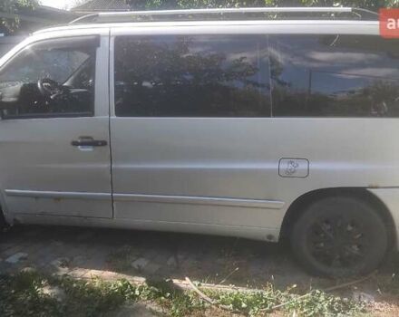 Серый Мерседес Вито, объемом двигателя 2.15 л и пробегом 150 тыс. км за 4000 $, фото 9 на Automoto.ua