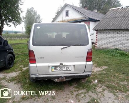 Серый Мерседес Вито, объемом двигателя 2.3 л и пробегом 400 тыс. км за 1650 $, фото 4 на Automoto.ua