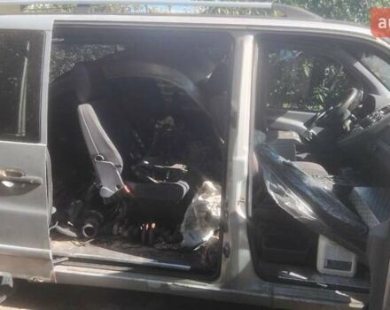 Серый Мерседес Вито, объемом двигателя 2.15 л и пробегом 150 тыс. км за 4000 $, фото 6 на Automoto.ua