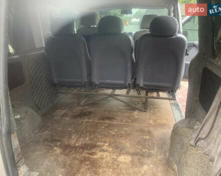 Серый Мерседес Вито, объемом двигателя 2.1 л и пробегом 300 тыс. км за 4500 $, фото 9 на Automoto.ua