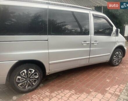 Серый Мерседес Вито, объемом двигателя 2.1 л и пробегом 300 тыс. км за 4500 $, фото 2 на Automoto.ua