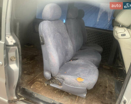 Серый Мерседес Вито, объемом двигателя 2.1 л и пробегом 300 тыс. км за 4500 $, фото 10 на Automoto.ua