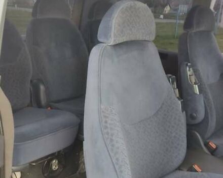 Серый Мерседес Вито, объемом двигателя 2.2 л и пробегом 488 тыс. км за 6000 $, фото 3 на Automoto.ua