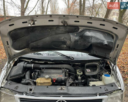 Серый Мерседес Вито, объемом двигателя 2.15 л и пробегом 350 тыс. км за 4750 $, фото 19 на Automoto.ua