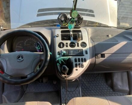 Серый Мерседес Вито, объемом двигателя 2.2 л и пробегом 331 тыс. км за 3800 $, фото 6 на Automoto.ua