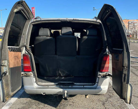 Серый Мерседес Вито, объемом двигателя 2.15 л и пробегом 400 тыс. км за 5100 $, фото 4 на Automoto.ua