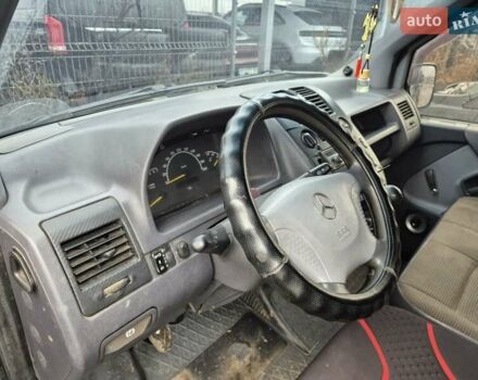 Серый Мерседес Вито, объемом двигателя 2.2 л и пробегом 360 тыс. км за 4500 $, фото 6 на Automoto.ua