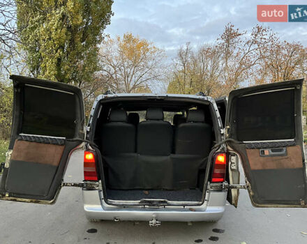 Серый Мерседес Вито, объемом двигателя 2.15 л и пробегом 350 тыс. км за 5200 $, фото 16 на Automoto.ua