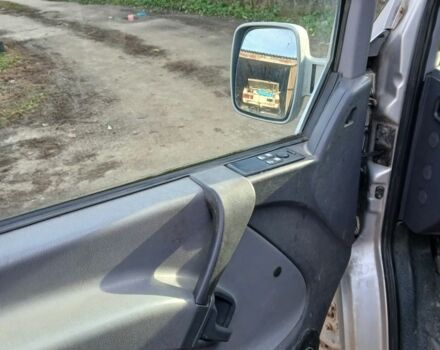 Серый Мерседес Вито, объемом двигателя 2.2 л и пробегом 331 тыс. км за 2000 $, фото 5 на Automoto.ua