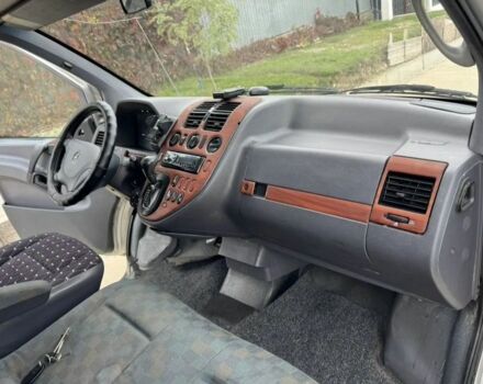 Серый Мерседес Вито, объемом двигателя 2.15 л и пробегом 268 тыс. км за 2627 $, фото 3 на Automoto.ua