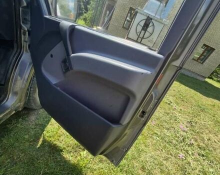 Серый Мерседес Вито, объемом двигателя 2.2 л и пробегом 390 тыс. км за 6200 $, фото 22 на Automoto.ua