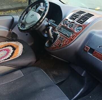 Серый Мерседес Вито, объемом двигателя 2.15 л и пробегом 500 тыс. км за 3000 $, фото 4 на Automoto.ua