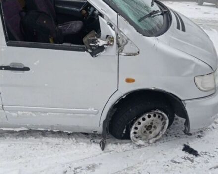 Серый Мерседес Вито, объемом двигателя 2.2 л и пробегом 400 тыс. км за 1000 $, фото 1 на Automoto.ua