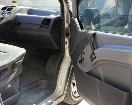 Серый Мерседес Вито, объемом двигателя 2.15 л и пробегом 300 тыс. км за 3800 $, фото 7 на Automoto.ua