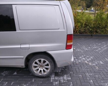 Серый Мерседес Вито, объемом двигателя 2.2 л и пробегом 240 тыс. км за 5400 $, фото 6 на Automoto.ua