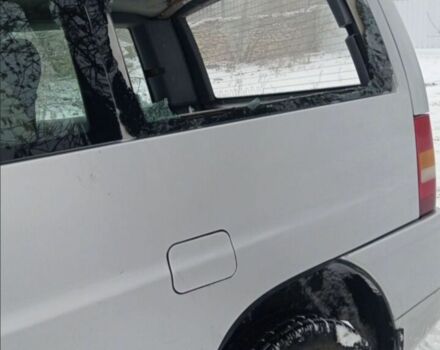 Серый Мерседес Вито, объемом двигателя 2.2 л и пробегом 400 тыс. км за 1000 $, фото 4 на Automoto.ua