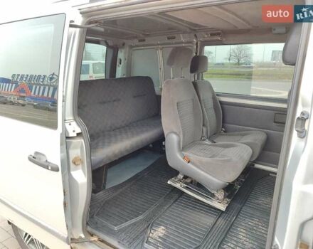 Серый Мерседес Вито, объемом двигателя 2.15 л и пробегом 349 тыс. км за 3950 $, фото 14 на Automoto.ua