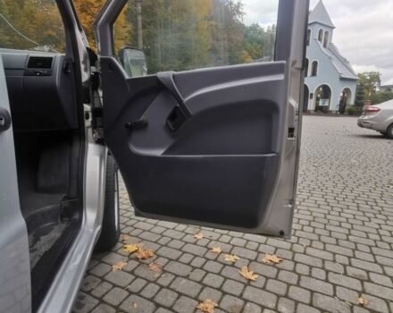 Серый Мерседес Вито, объемом двигателя 2.1 л и пробегом 410 тыс. км за 4500 $, фото 9 на Automoto.ua