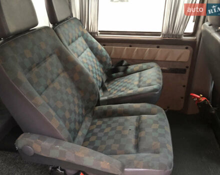 Серый Мерседес Вито, объемом двигателя 2.15 л и пробегом 300 тыс. км за 4874 $, фото 9 на Automoto.ua