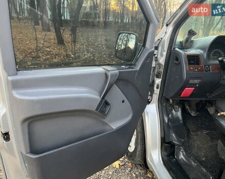 Серый Мерседес Вито, объемом двигателя 2.15 л и пробегом 400 тыс. км за 5000 $, фото 9 на Automoto.ua