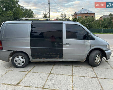Серый Мерседес Вито, объемом двигателя 2.15 л и пробегом 500 тыс. км за 3000 $, фото 1 на Automoto.ua