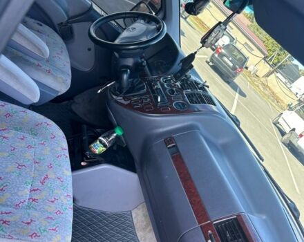 Серый Мерседес Вито, объемом двигателя 2.1 л и пробегом 520 тыс. км за 4800 $, фото 4 на Automoto.ua