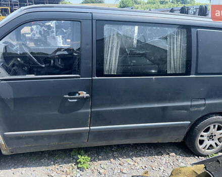 Серый Мерседес Вито, объемом двигателя 2.2 л и пробегом 320 тыс. км за 2700 $, фото 2 на Automoto.ua