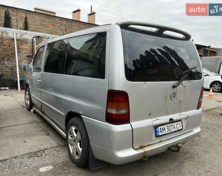 Серый Мерседес Вито, объемом двигателя 2.2 л и пробегом 370 тыс. км за 3600 $, фото 2 на Automoto.ua