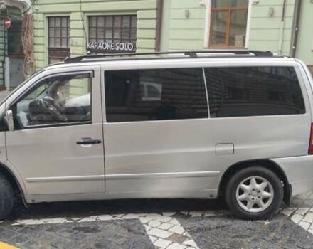 Серый Мерседес Вито, объемом двигателя 2.2 л и пробегом 390 тыс. км за 5700 $, фото 2 на Automoto.ua