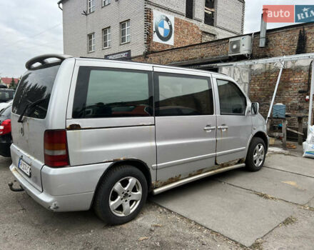 Серый Мерседес Вито, объемом двигателя 2.2 л и пробегом 370 тыс. км за 3600 $, фото 4 на Automoto.ua