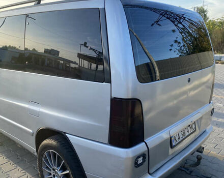 Серый Мерседес Вито, объемом двигателя 2.15 л и пробегом 432 тыс. км за 7000 $, фото 22 на Automoto.ua