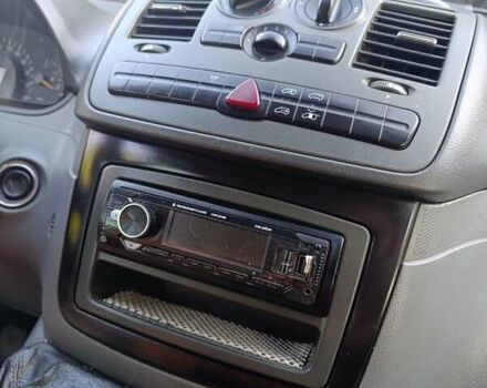 Серый Мерседес Вито, объемом двигателя 2.15 л и пробегом 371 тыс. км за 7200 $, фото 4 на Automoto.ua