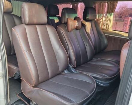 Серый Мерседес Вито, объемом двигателя 2.15 л и пробегом 500 тыс. км за 8800 $, фото 5 на Automoto.ua