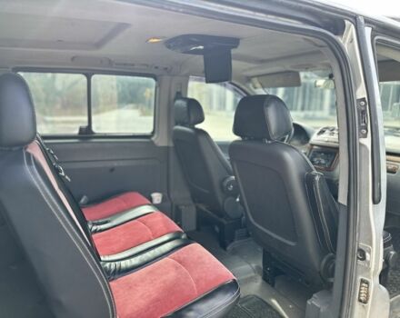 Серый Мерседес Вито, объемом двигателя 2.2 л и пробегом 268 тыс. км за 4500 $, фото 6 на Automoto.ua