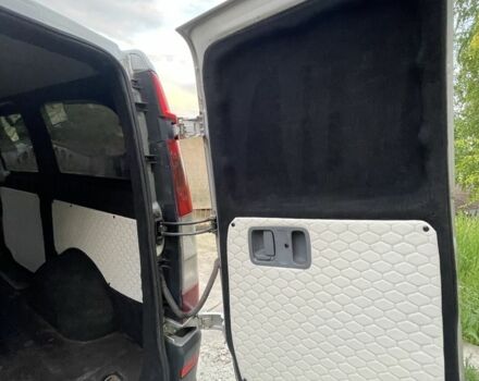 Серый Мерседес Вито, объемом двигателя 2.1 л и пробегом 465 тыс. км за 7600 $, фото 6 на Automoto.ua