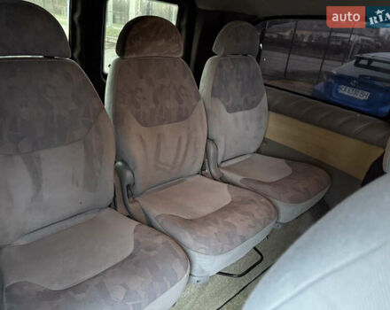 Серый Мерседес Вито, объемом двигателя 2.15 л и пробегом 580 тыс. км за 9550 $, фото 14 на Automoto.ua