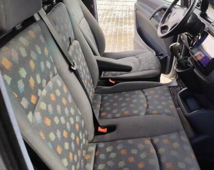 Серый Мерседес Вито, объемом двигателя 2.15 л и пробегом 356 тыс. км за 10800 $, фото 5 на Automoto.ua