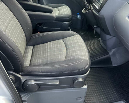 Серый Мерседес Вито, объемом двигателя 2.15 л и пробегом 235 тыс. км за 9500 $, фото 5 на Automoto.ua